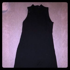 Black sleeveless dress